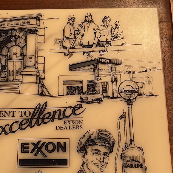 Large scrimshaw Exxon dealer excellence bronze division plaque - Picture 3 of 7